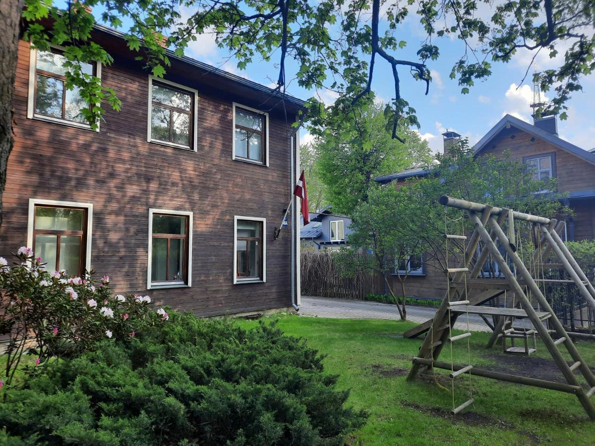 Wooden House Near City Center Riga Exterior photo