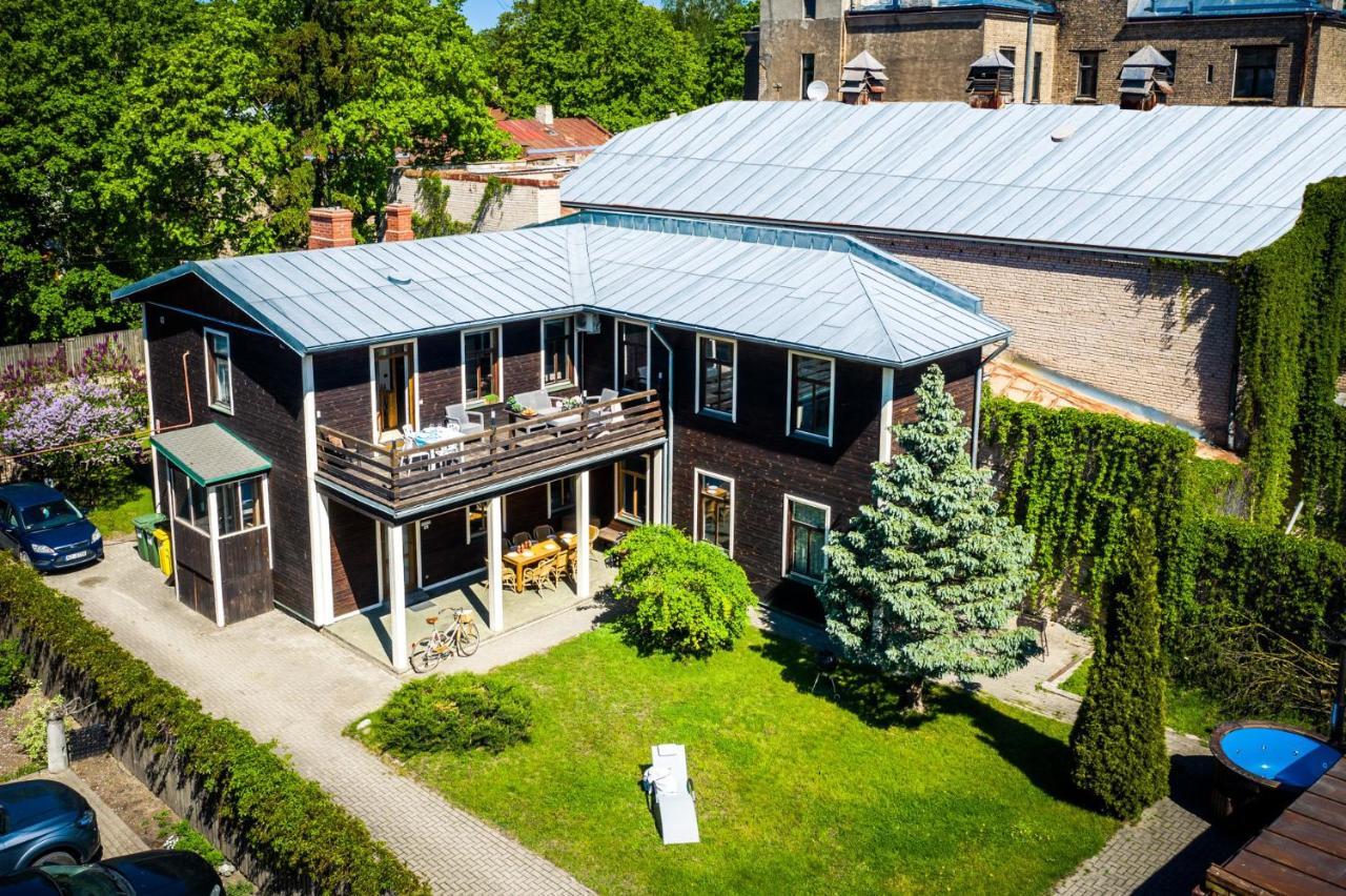 Wooden House Near City Center Riga Exterior photo